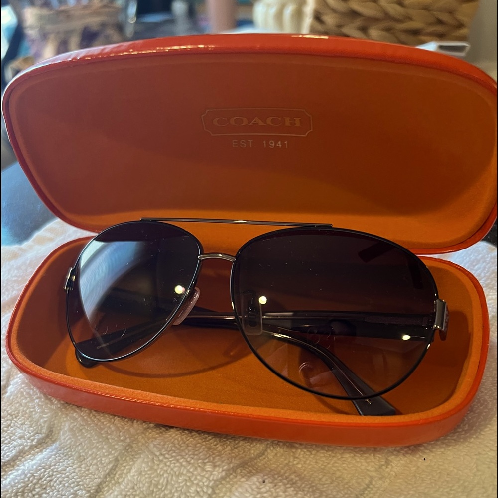 Coach Blk S1021 Sunglasses, gorgeous sunglasses original case brand new